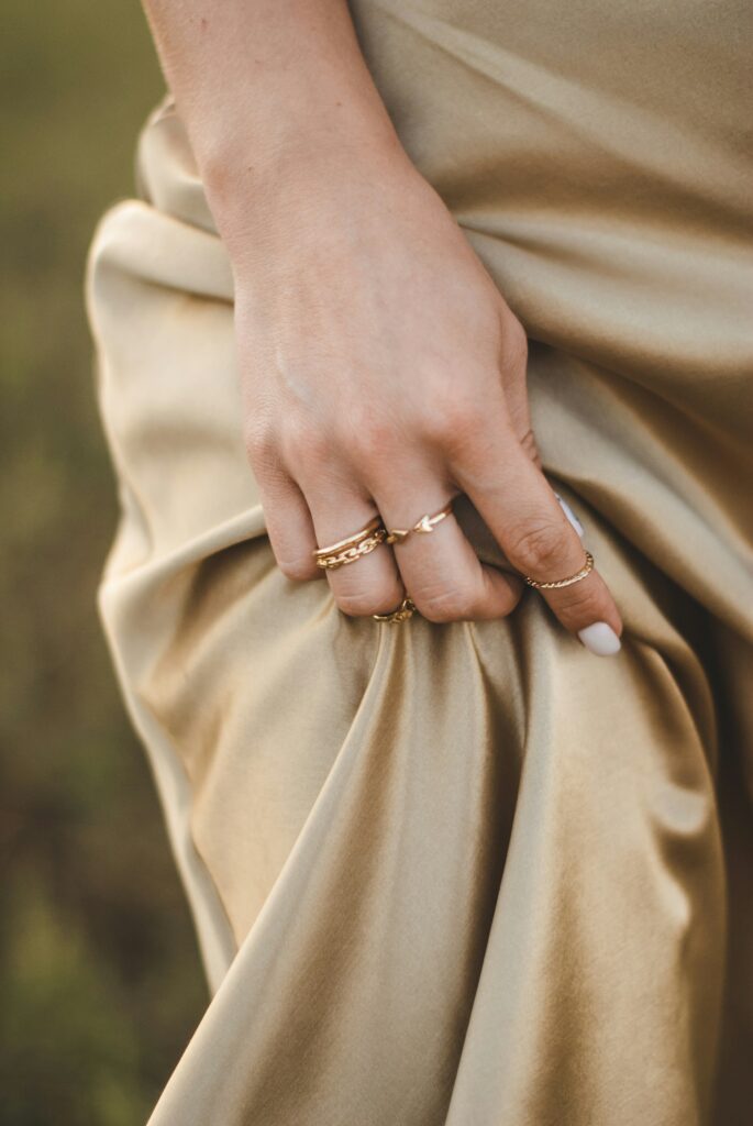 Une image de notre collection de bagues, des bijoux simples et sophistiqués pour compléter votre tenue avec élégance.